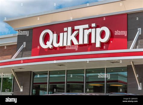 Logo quiktrip hi-res stock photography and images - Alamy