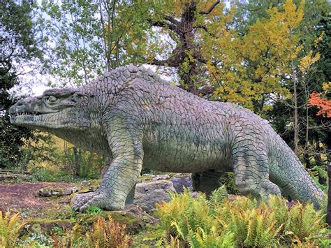 Megalosaurus – information about the Crystal Palace statues