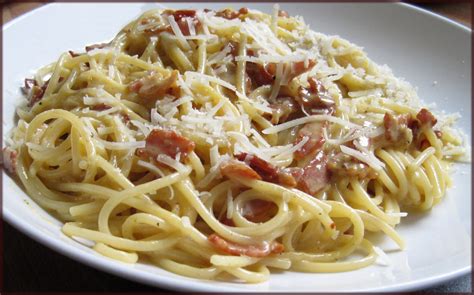 A Glug of Oil : Creamy Spaghetti alla Carbonara - Easy Recipe