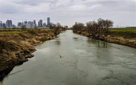 The Implausible Experience of Kayaking the Trinity River in Downtown Dallas – Texas Monthly