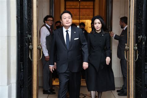 Yoon talks to royals, Japanese emperor, ahead of Queen Elizabeth's funeral