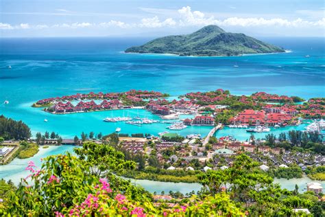 Aerial view of Mahe' Island, Seychelles. Vegetation and homes - Globetrender