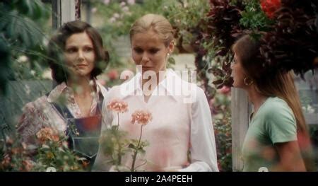 THE STEPFORD WIVES, Paula Prentiss, Tina Louise, Katherine Ross, 1975 Stock Photo - Alamy