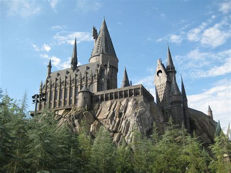 Hogwarts Castle at Universal Studios in Florida. | Hogwarts, Harry potter quiz, Potter