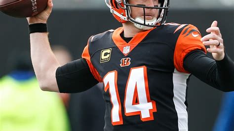 Bengals QB Andy Dalton suffers thumb injury in loss