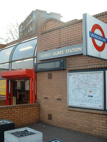 Bestand:Surrey Quays stn building.JPG - Wikipedia