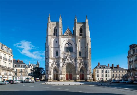 Francja, Nantes. Pożar katedry, trwa walka z ogniem. Są pierwsze zdjęcia i filmiki