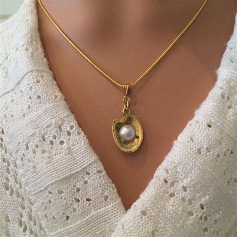 Clam shell pendant necklace with single pearl gold shell and | Etsy | Necklace, Pendant necklace ...