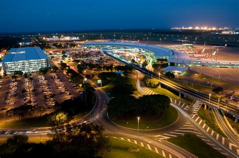 Three Reasons Many People are Choosing to Take a Shuttle to Brisbane Airport - Top Dreamer