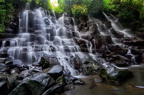 8 Air Terjun di Indonesia yang Wajib Dijelajahi Keindahannya