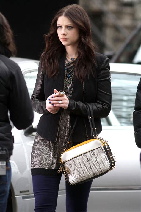 MICHELLE TRACHTENBERG on the Gossip Girl Set in New York - HawtCelebs