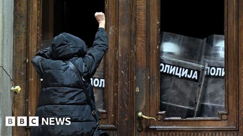 Serbia protests: Anti-government demonstrators try to storm Belgrade city hall - Esports PH