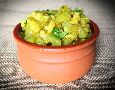 Bottle gourd curry (Lau ghonto) - Spicytamarind | Recipe | Curry side dishes, Curry recipes ...