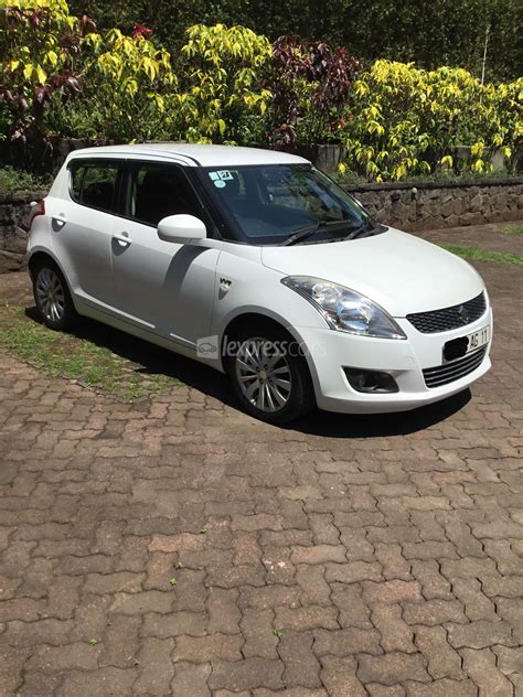 Second-Hand Suzuki Swift 2011 - lexpresscars.mu