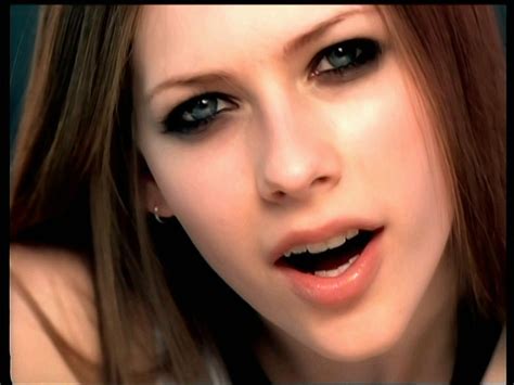 Avril Lavigne- 'Complicated' MV screencaps [HQ] - Music Image (19849900 ...