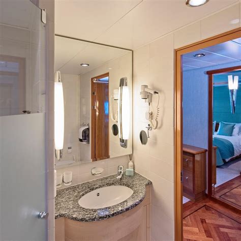 MS Midnatsol cabins and suites | CruiseMapper