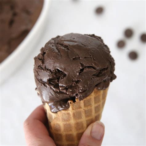 homemade dark chocolate fudge ice cream - It's Always Autumn