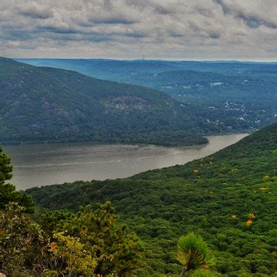 Hike Storm King Mountain, Storm King Mountain Parking Area