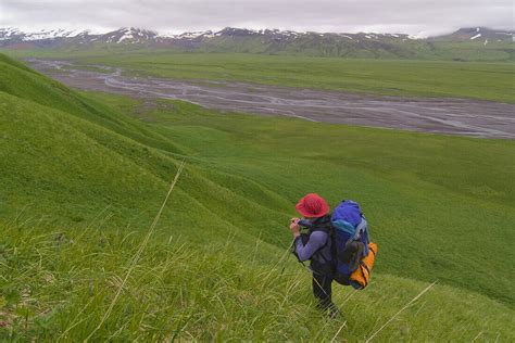 A woman hiking up a ridge above a river … – Bild kaufen – 70501176 lookphotos