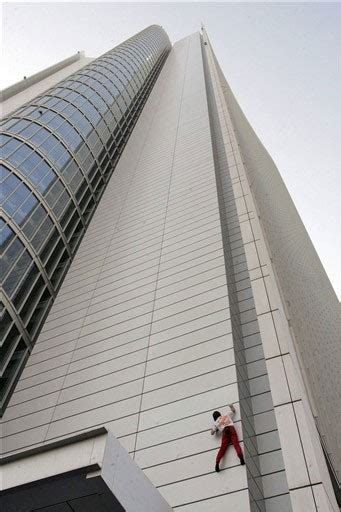 French Spiderman Climbing Burj Khalifa | Funzug.com