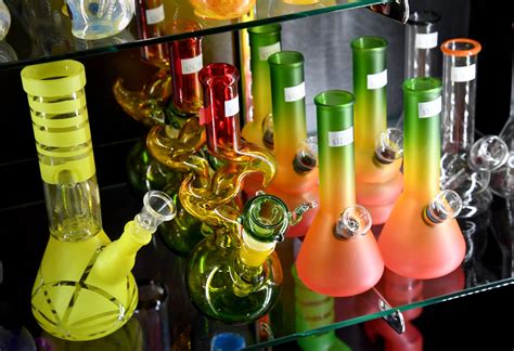 Video: Cannabis Store Worker Fights Off Robbers With Bong - Newsweek