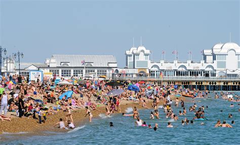 26 photos show people flocking to Portsmouth beaches on hottest day of ...