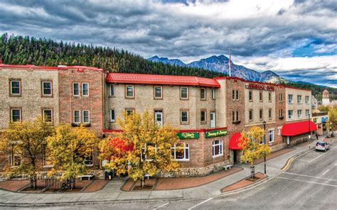 Athabasca Hotel | Jasper Hotel | Canadian Rockies