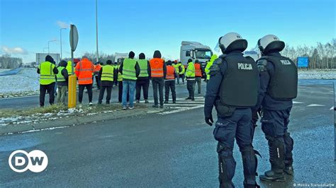 Deadlock: Polish truckers' border protest enters third week – DW – 11/29/2023