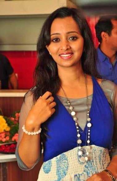 Singer Malavika wiki Biography Height Net Worth images - LabuWiki