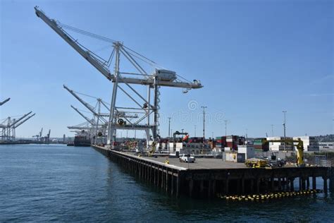 Port of Seattle in Washington Editorial Image - Image of import, nature ...