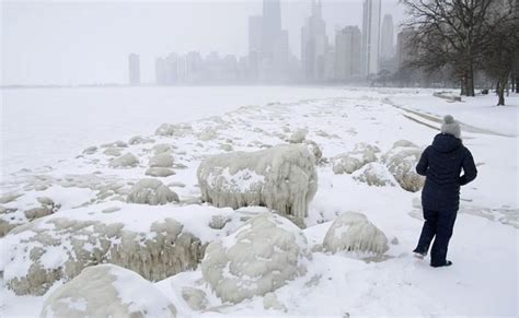 Midwest Snow Storm Grounds Hundreds Of Chicago Flights