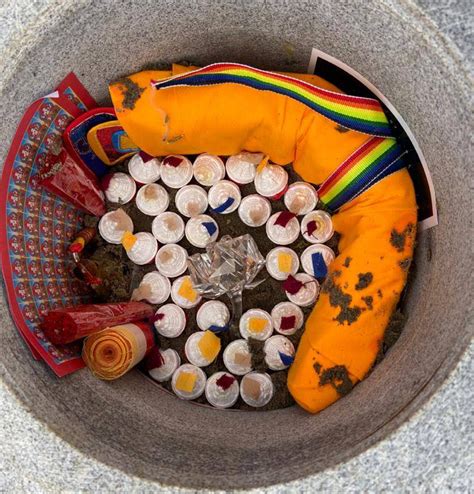 The Sacred Stupas – Karma Tekchen Zabsal Ling