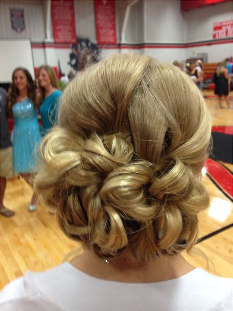 13 Animated 8th Grade Prom Hairstyles Pictures | Graduation hairstyles, 8th grade graduation ...