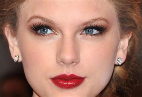 Tayor Swift #make #redlips Taylor Swift Moda, Style Taylor Swift, Taylor Swift Makeup, Taylor ...