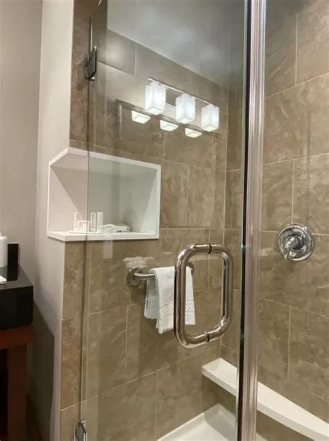 Marriott hotel's dreamy bathroom goes viral thanks to 'banging' shower design - Daily Star