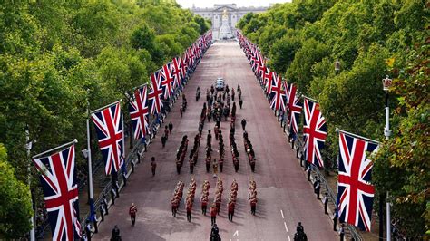 Queen Elizabeth II funeral procession: A thank you and a goodbye all at ...