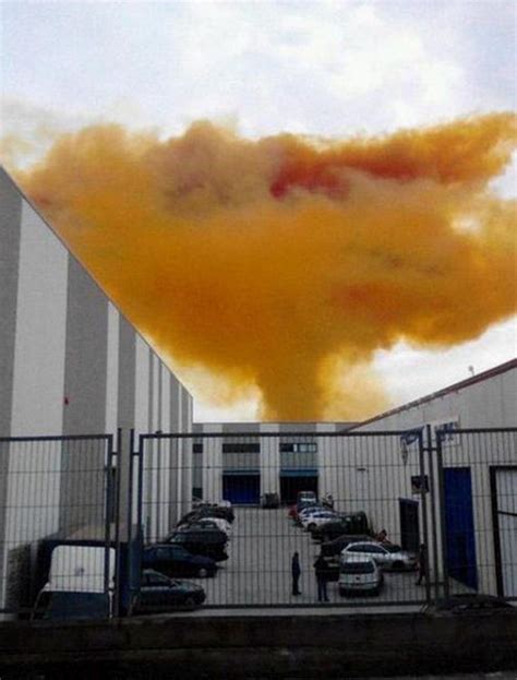 Chemical Plant Explosion Creates Toxic Orange Cloud - Barnorama