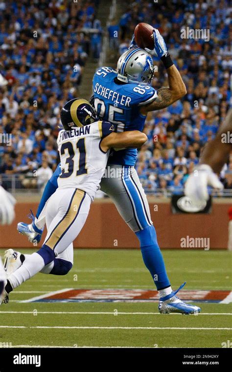 Detroit Lions tight end Tony Scheffler (85) makes a reception as St ...