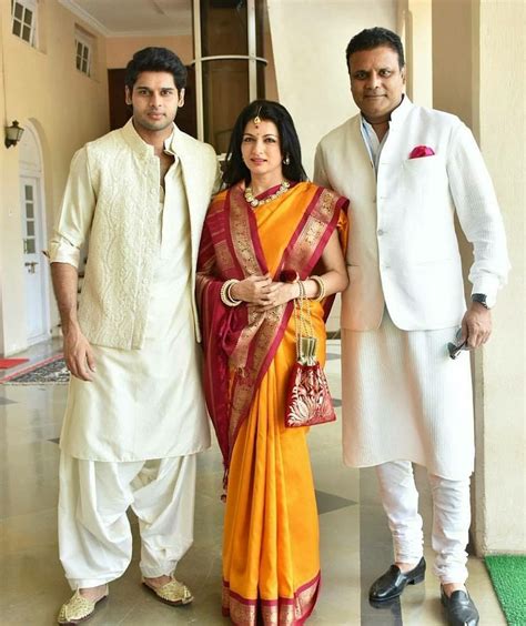 Maine Pyar Kiya actress Bhagyashree is having wedding fun with family # ...