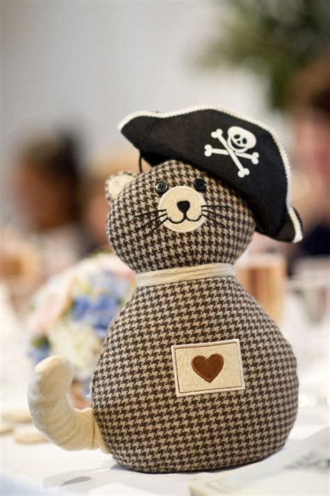 Pirate Wedding & The Miss Havisham Wedding Dress: Tim & Lisa Pirate ...