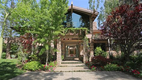 Home of the Day: Light-filled living in La Cañada Flintridge - LA Times