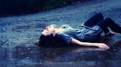 Sad Girl In Rain Widescreen Wallpapers 21225 - Baltana