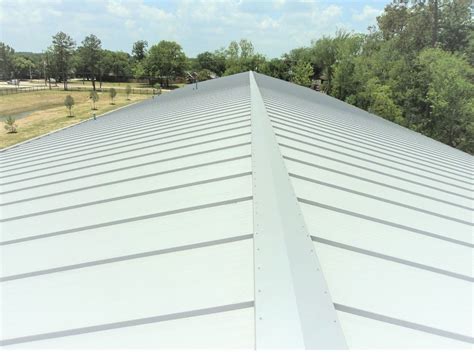 Standing seam insulated roof panels - Metal Roof Experts in Ontario, Toronto, Canada.