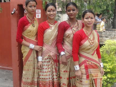 Mekhela Chador: Traditional Attire Worn By Women in Assam | Utsavpedia