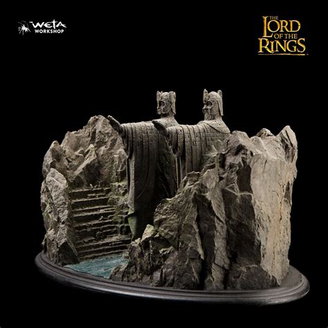 The Museum : The Lord of the Rings : The Argonath