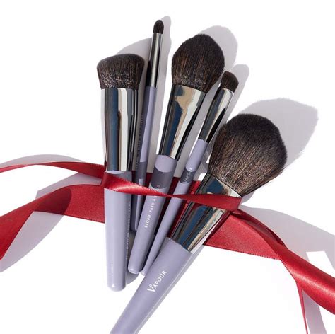 10 Best Vegan and Eco-Friendly Makeup Brushes You Can Buy Online