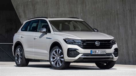 VW Touareg Gets Remote Control To Help With Tight Parking Spaces | Autonoid