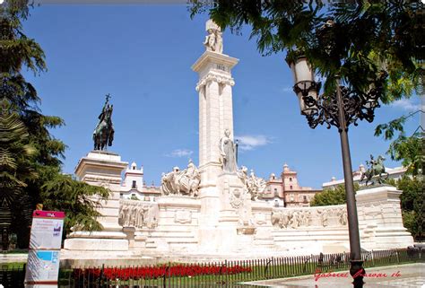 Atravesando la Puerta de Tierra...: Monumento a las Cortes