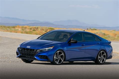 2 Reasons Why the 2023 Hyundai Elantra Outranks the 2023 Kia Forte, And 1 Reason Why it Doesn’t