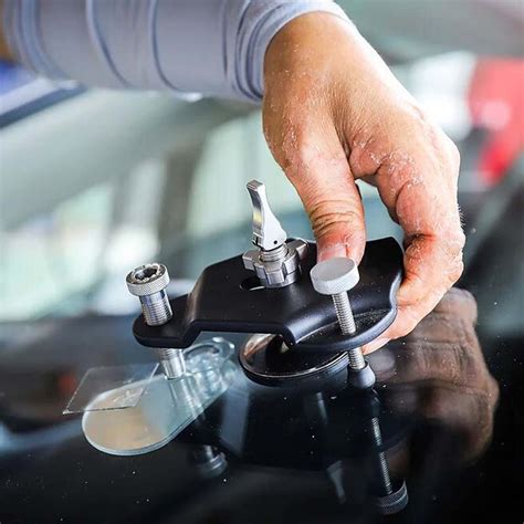 Get Windshield Repair Service for All Types of Vehicles in Dubai